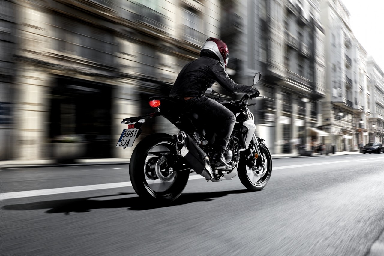 Honda CB300R phân phối chính hãng với giá 140 triệu đồng honda cb300r phan phoi chinh hang voi gia 140 trieu dong