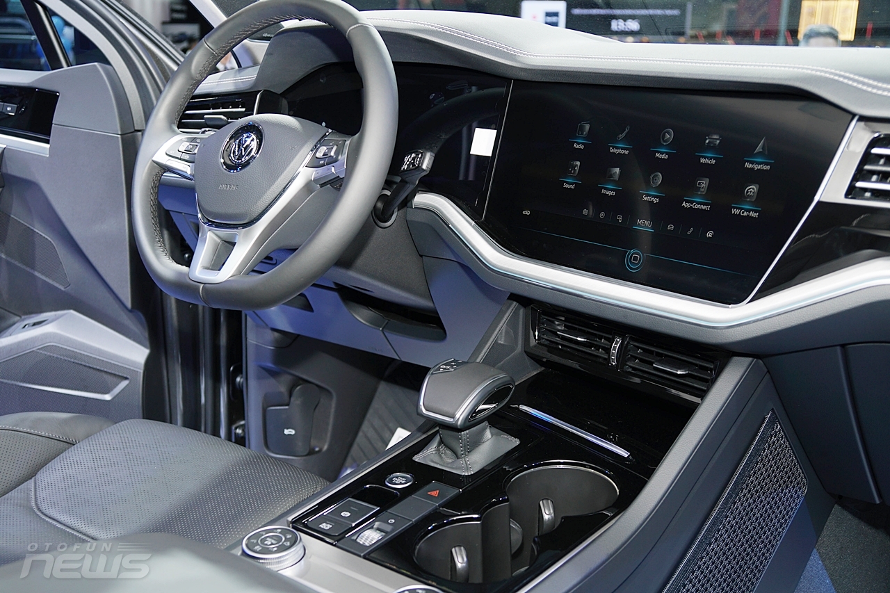 Volkswagen Touareg 2019 SUV cao cấp giá 3,1 tỷ đồng volkswagen touareg 2019 suv cao cap gia 31 ty dong
