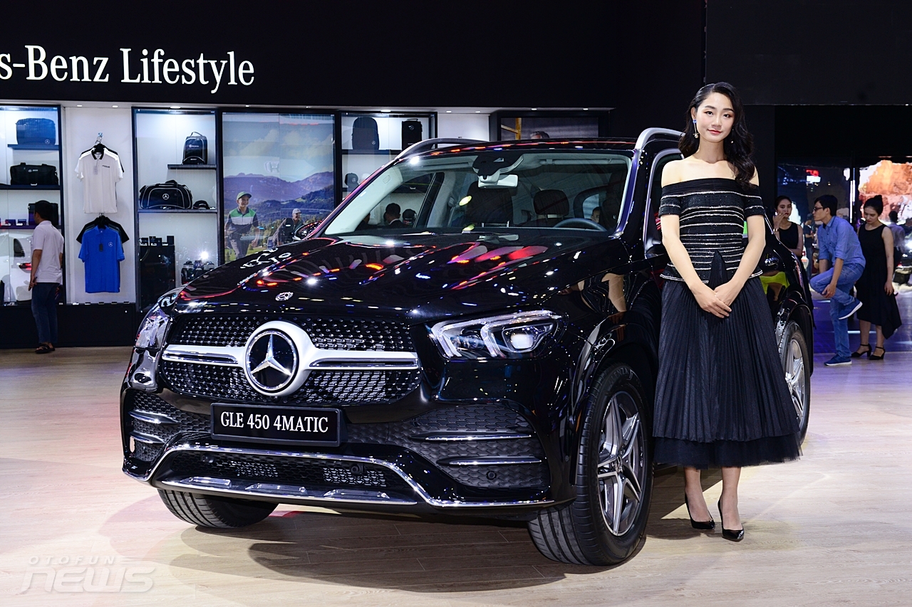 Mercedes-Benz mang 19 xe đến triển lãm mercedes benz mang 19 xe den trien lam