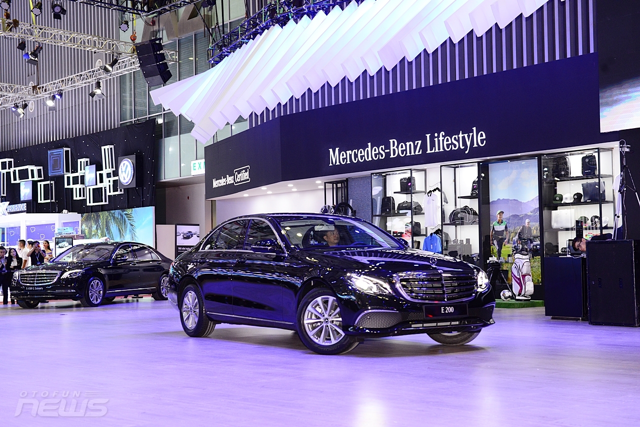 Mercedes-Benz mang 19 xe đến triển lãm mercedes benz mang 19 xe den trien lam
