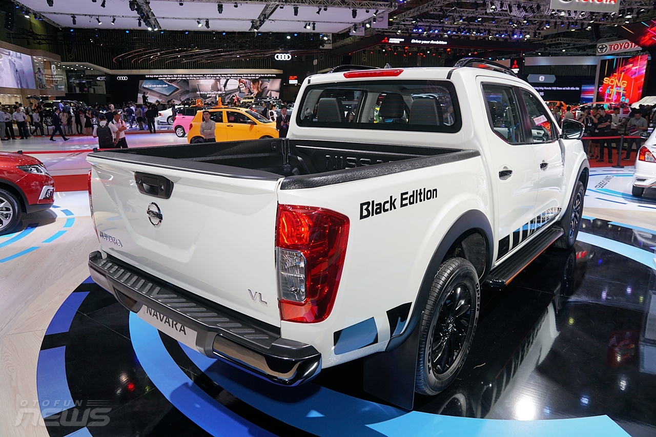 can canh phien ban dac biet nissan navara black edition a ivi