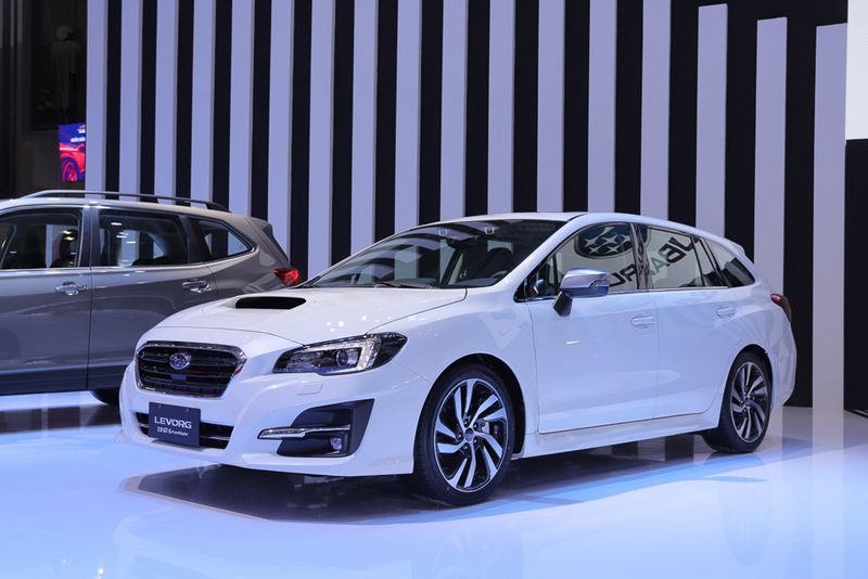 subaru trinh lang 2 mau xe choi moi tai trien lam