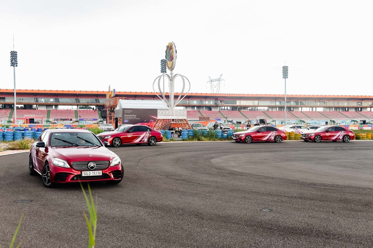 Hào hứng với "Học viện Lái xe an toàn" lần thứ 17 của Mercedes-Benz Việt Nam hao hung voi hoc vien lai xe an toan lan thu 17 cua mercedes benz viet nam