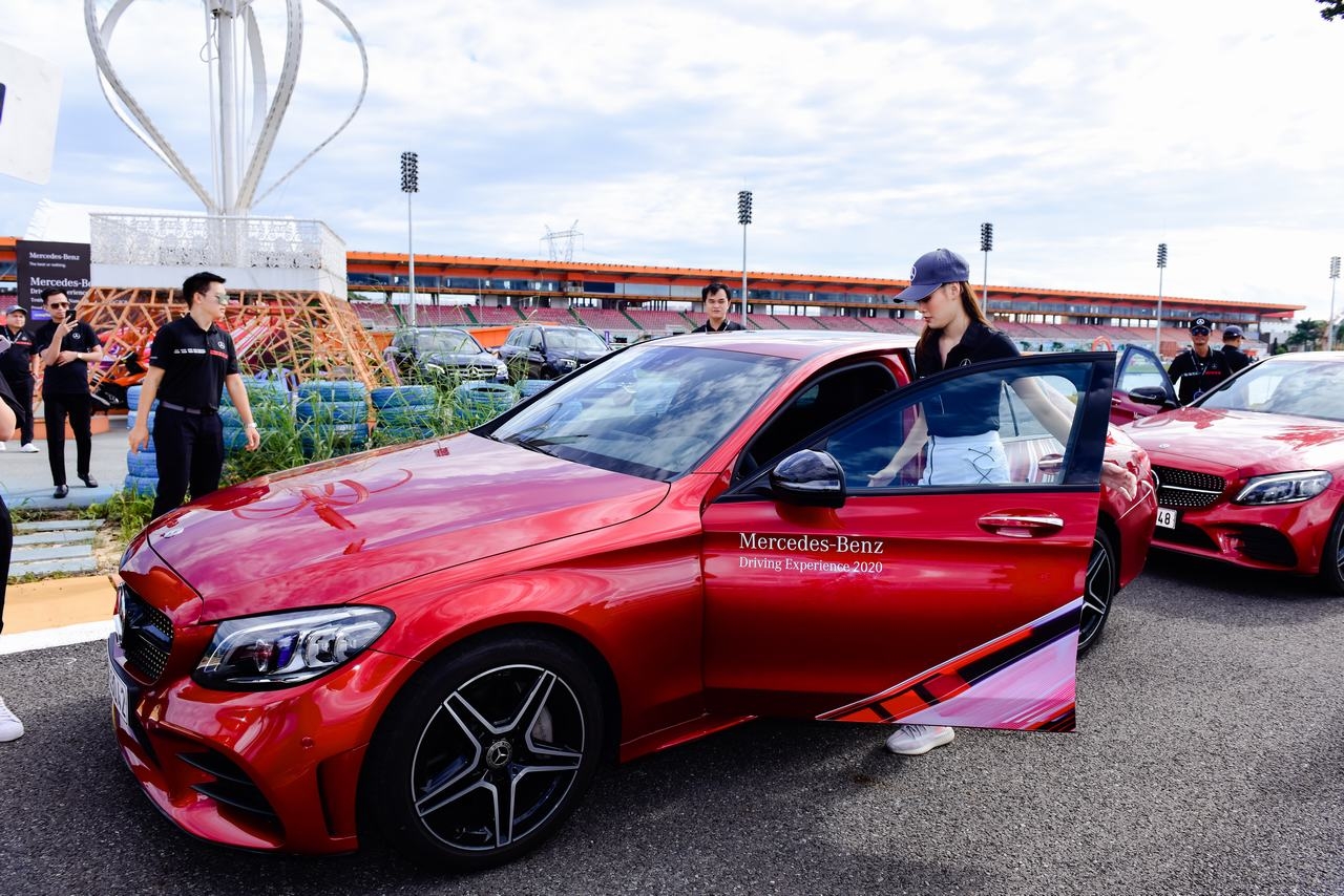 Hào hứng với "Học viện Lái xe an toàn" lần thứ 17 của Mercedes-Benz Việt Nam hao hung voi hoc vien lai xe an toan lan thu 17 cua mercedes benz viet nam