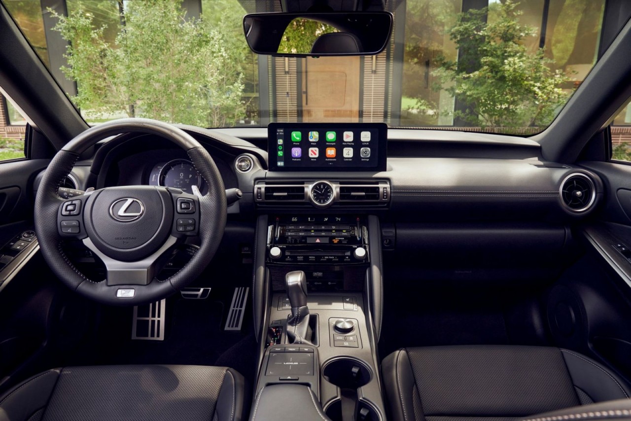 lexus is 2021 ban ra vao thang sau voi gia 39000 usd