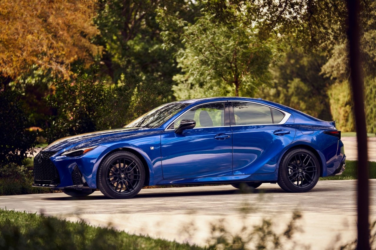 lexus is 2021 ban ra vao thang sau voi gia 39000 usd