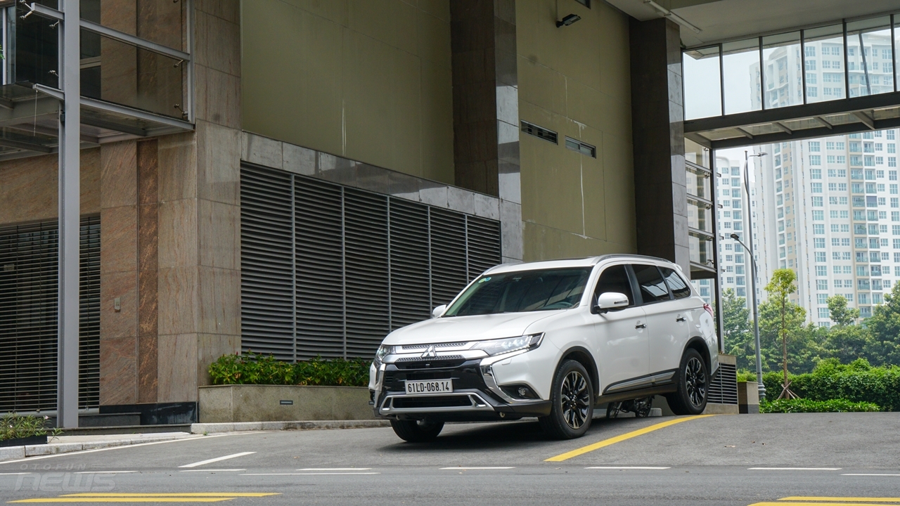 Đánh giá chi tiết Mitsubishi Outlander 2.4 CVT: Linh hoạt và thực dụng danh gia chi tiet mitsubishi outlander 24 cvt linh hoat va thuc dung