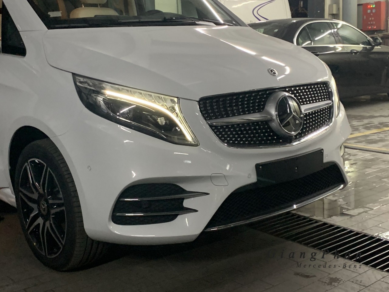 can canh xe gia dinh hang sang mercedes benz v250 amg