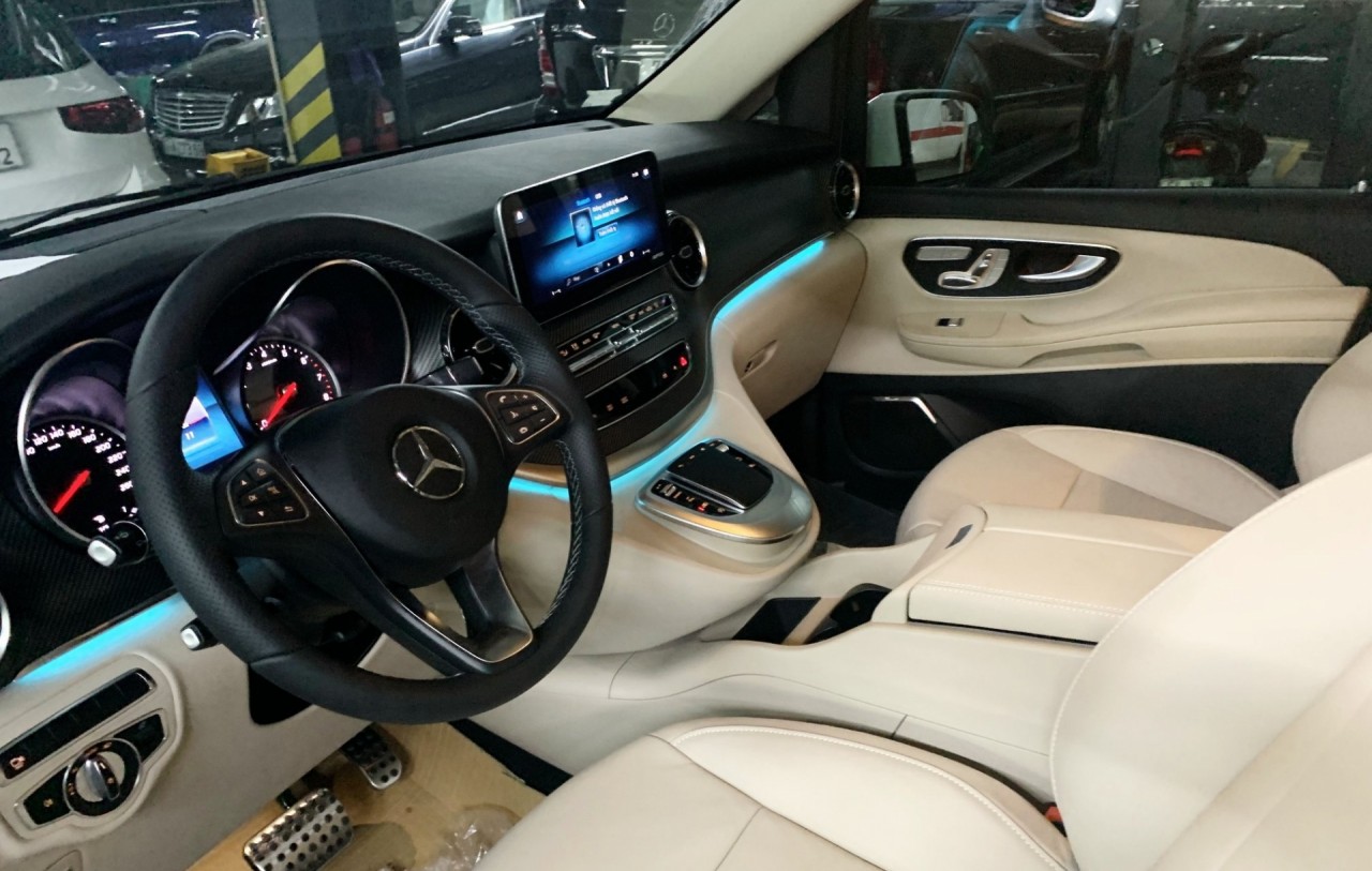 can canh xe gia dinh hang sang mercedes benz v250 amg
