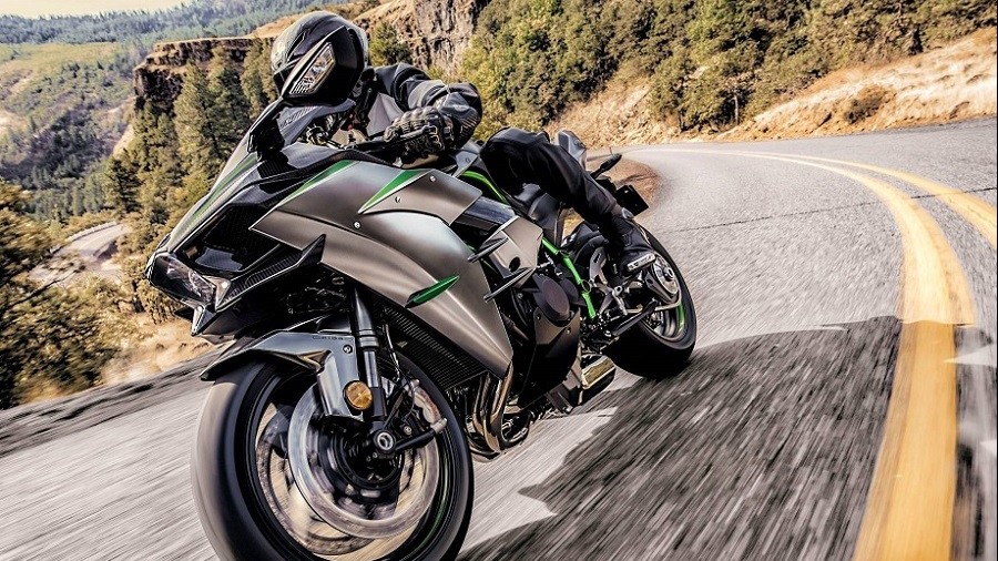 Kawasaki Việt Nam giới thiệu H2 Carbon và ZX-10R 2021