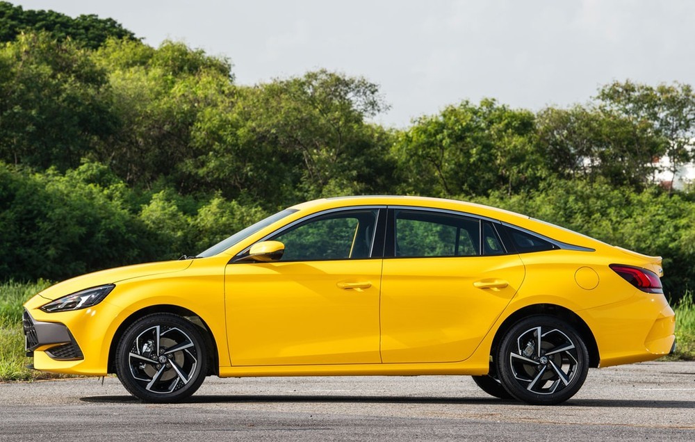 MG5 giảm giá gần 100 triệu đồng, rẻ hơn xe hạng B MG5 sở hữu kiểu dáng Coupe 4 cửa.