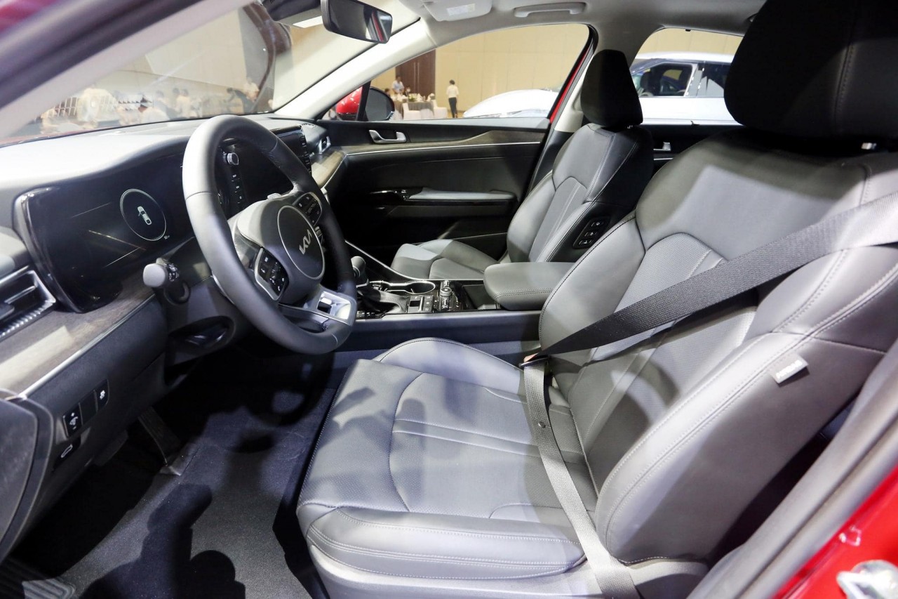 Kia K5 sắp được bán tại thị trường Việt, giá từ 869 triệu đồng