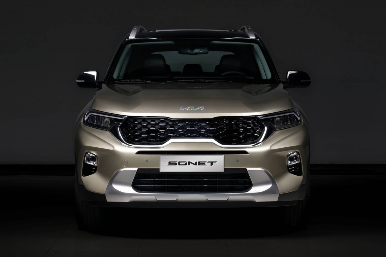 Tháng cuối ưu đãi trước bạ, Kia Sonet cho Toyota Raize 