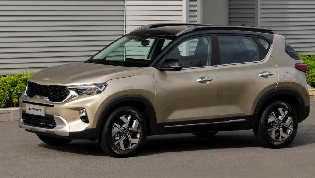 Kia Sonet giảm 40% doanh số trong tháng đầu VinFast VF5 Plus giao xe