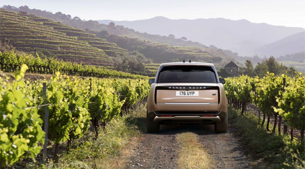 Range Rover mới ra mắt, về Việt Nam giá từ 10,879 tỷ đồng Range Rover mới ra mắt, về Việt Nam giá từ 10,879 tỷ đồng