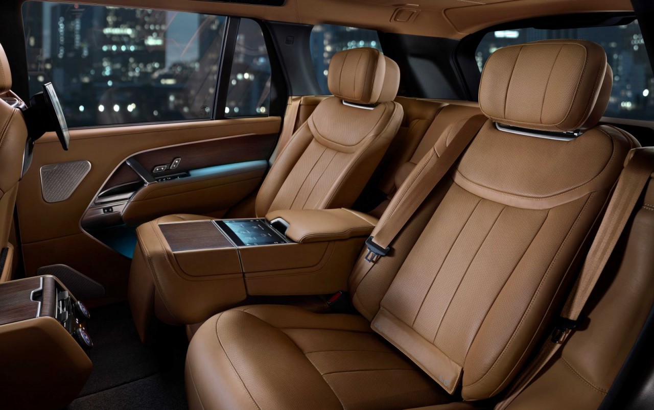 Range Rover mới ra mắt, về Việt Nam giá từ 10,879 tỷ đồng Range Rover mới ra mắt, về Việt Nam giá từ 10,879 tỷ đồng