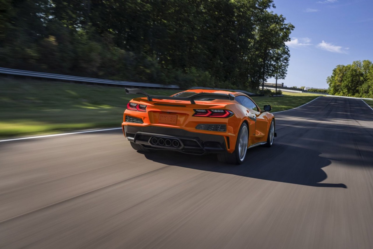 Chevrolet Corvette Z06 2023 ra mắt, công suất lên tới 670 mã lực Chevrolet Corvette Z06 2023 ra mắt, công suất lên tới 670 mã lực