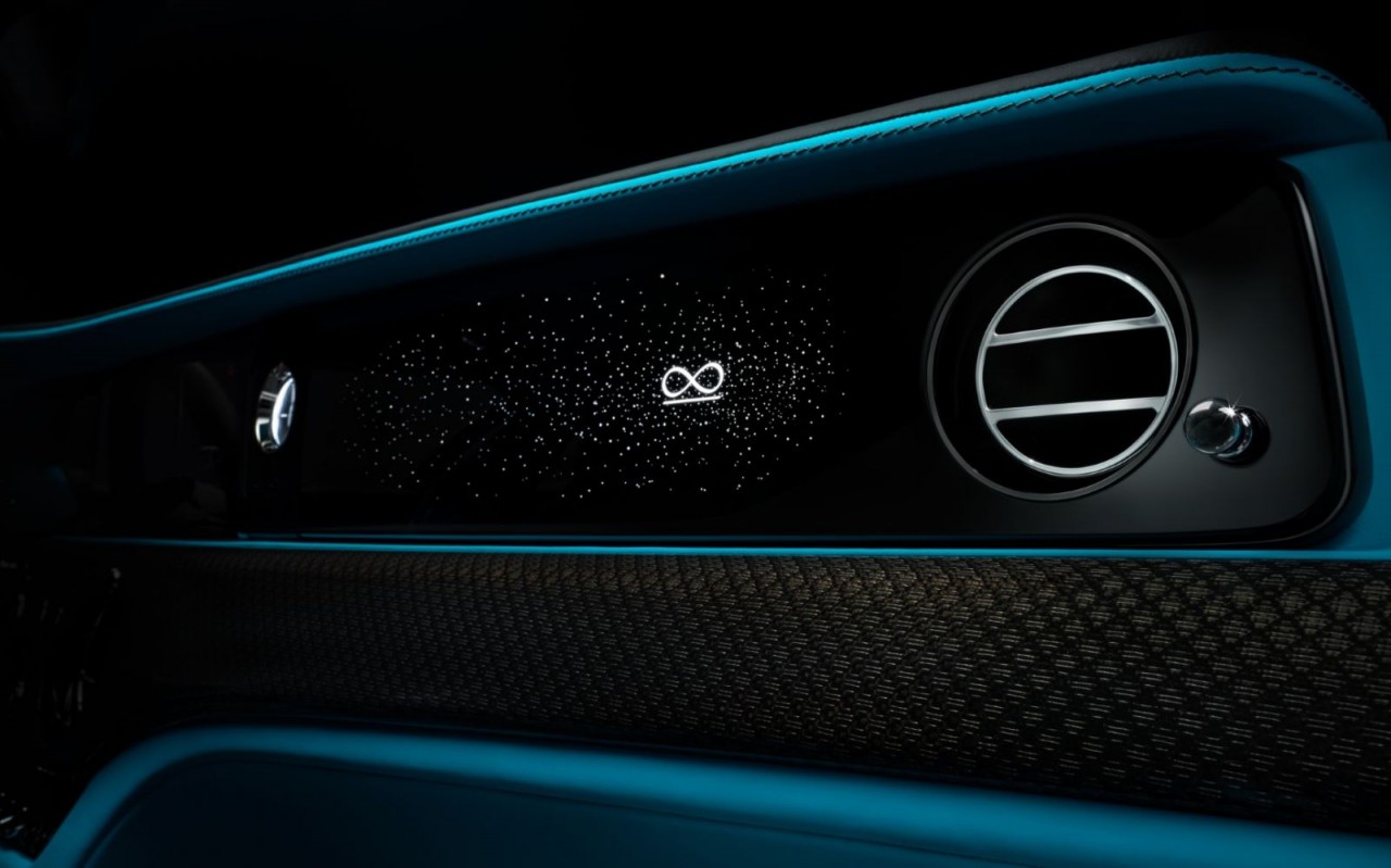 Xe siêu sang Rolls-Royce Black Badge Ghost chính thức trình làng