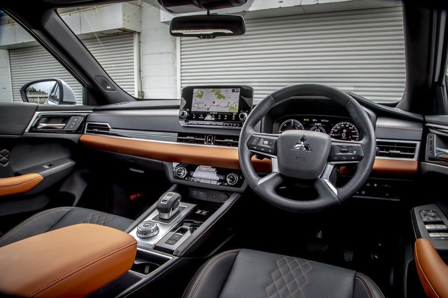 Mitsubishi Outlander PHEV 2022 ra mắt