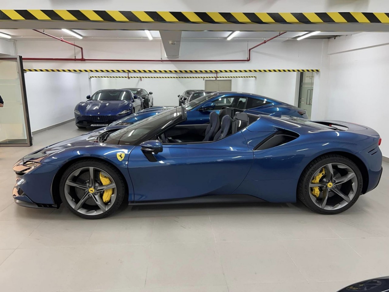 Siêu xe Ferrari SF90 Spider của Cường "Đô-la" về đến Việt Nam Siêu xe Ferrari SF90 Spider của Cường "Đô-la" về đến Việt Nam