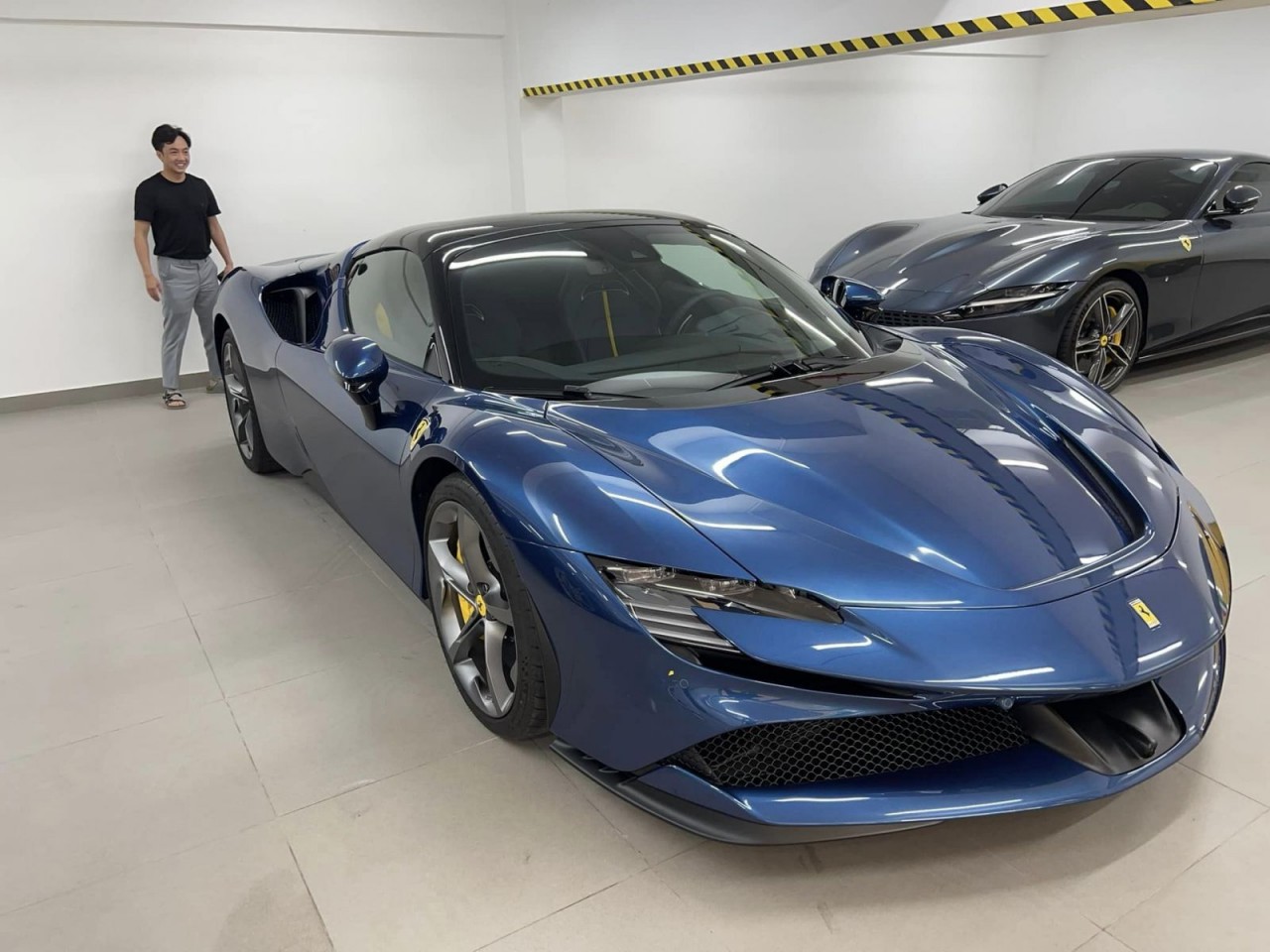 Siêu xe Ferrari SF90 Spider của Cường "Đô-la" về đến Việt Nam Siêu xe Ferrari SF90 Spider của Cường "Đô-la" về đến Việt Nam