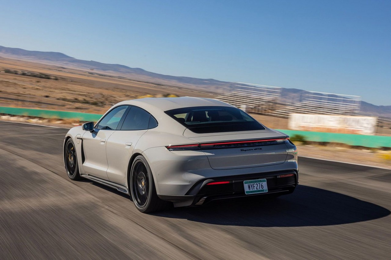 Porsche Taycan 2023 tăng 14 % khả năng vận hành Porsche Taycan 2023 tăng 14 % khả năng vận hành