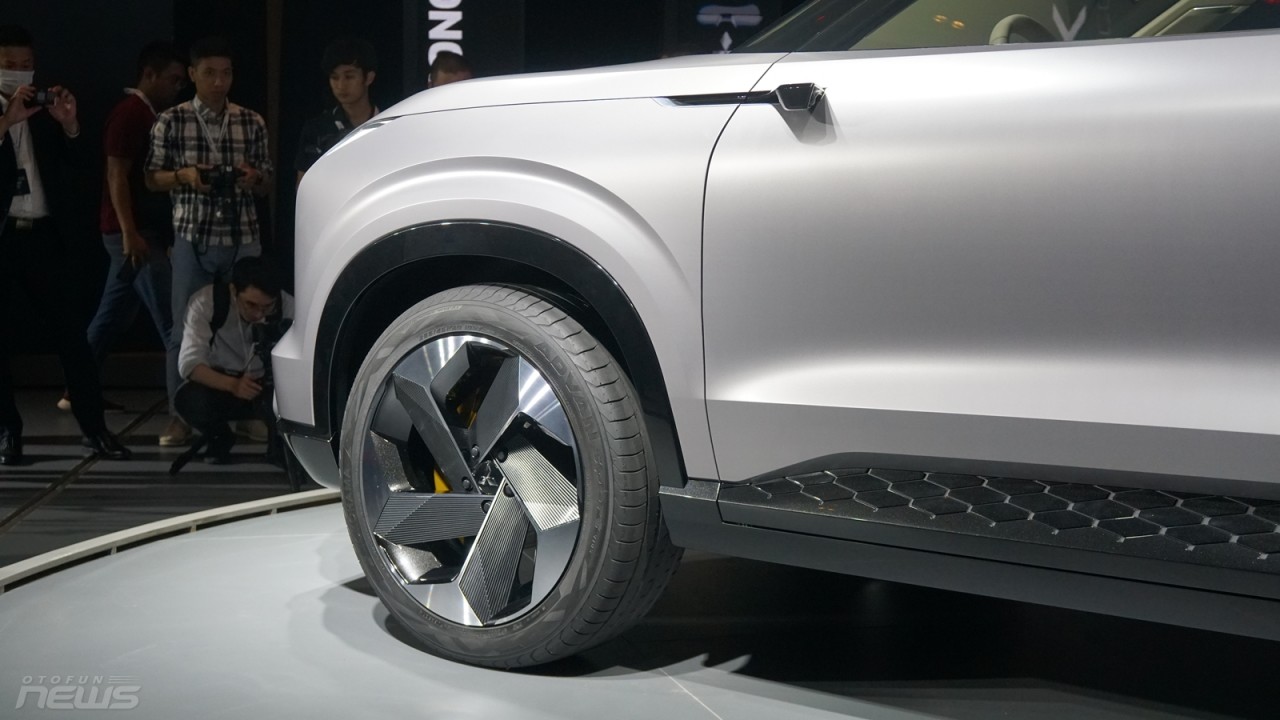 Mitsubishi lần đầu ra mắt xe concept tại Việt Nam “Mitsubishi XFC Concept”