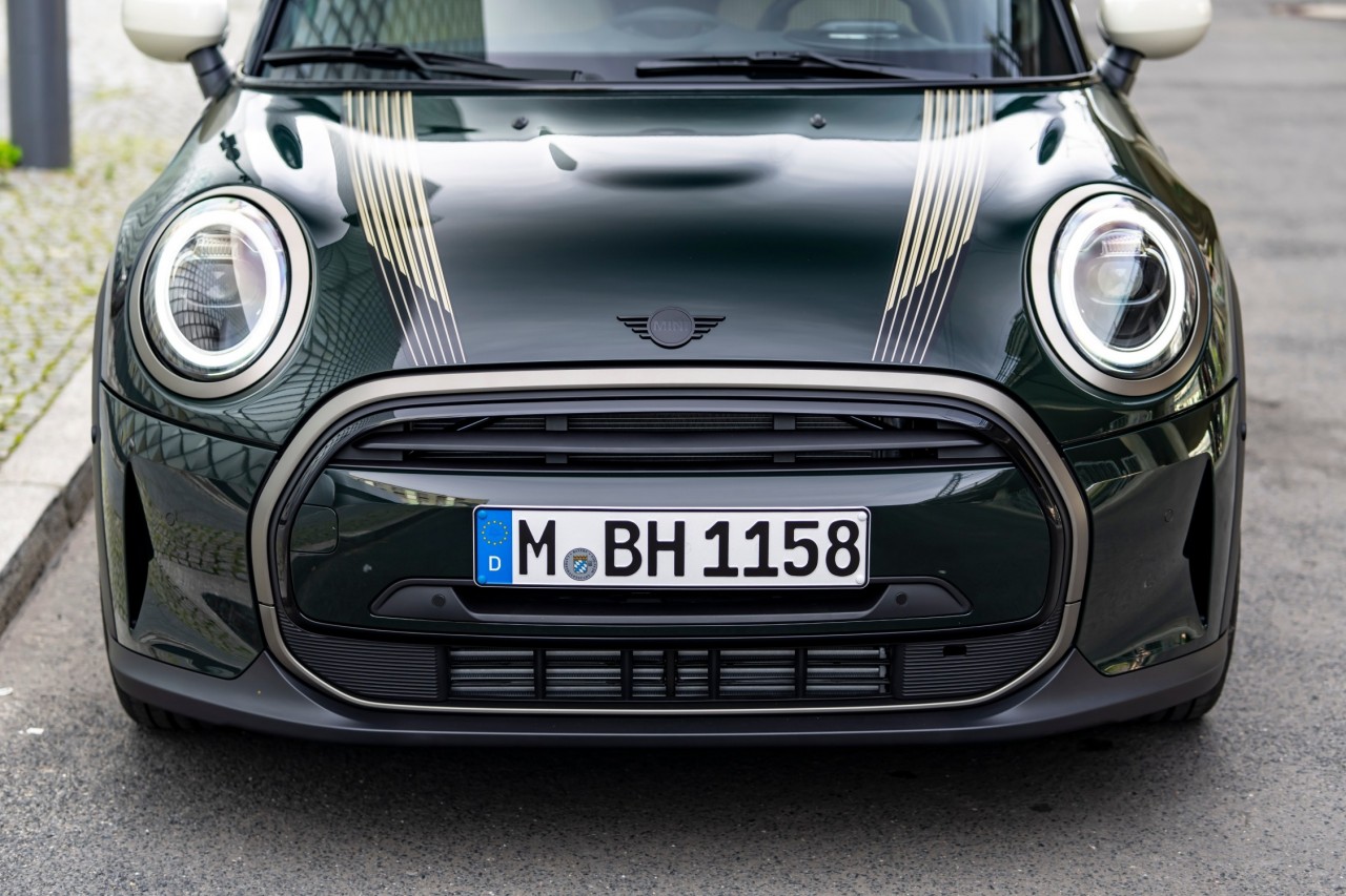 MINI Cooper S 5 Cửa Resolute Edition có mặt tại Việt Nam