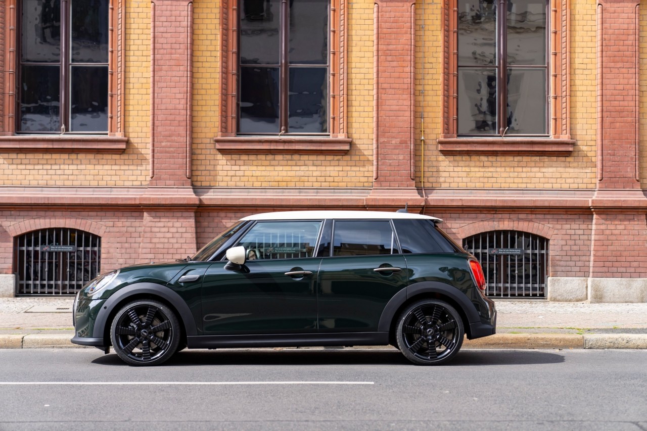 MINI Cooper S 5-Cửa Resolute Edition có mặt tại Việt Nam