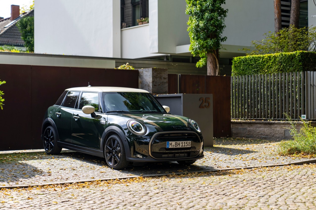 MINI Cooper S 5-Cửa Resolute Edition có mặt tại Việt Nam