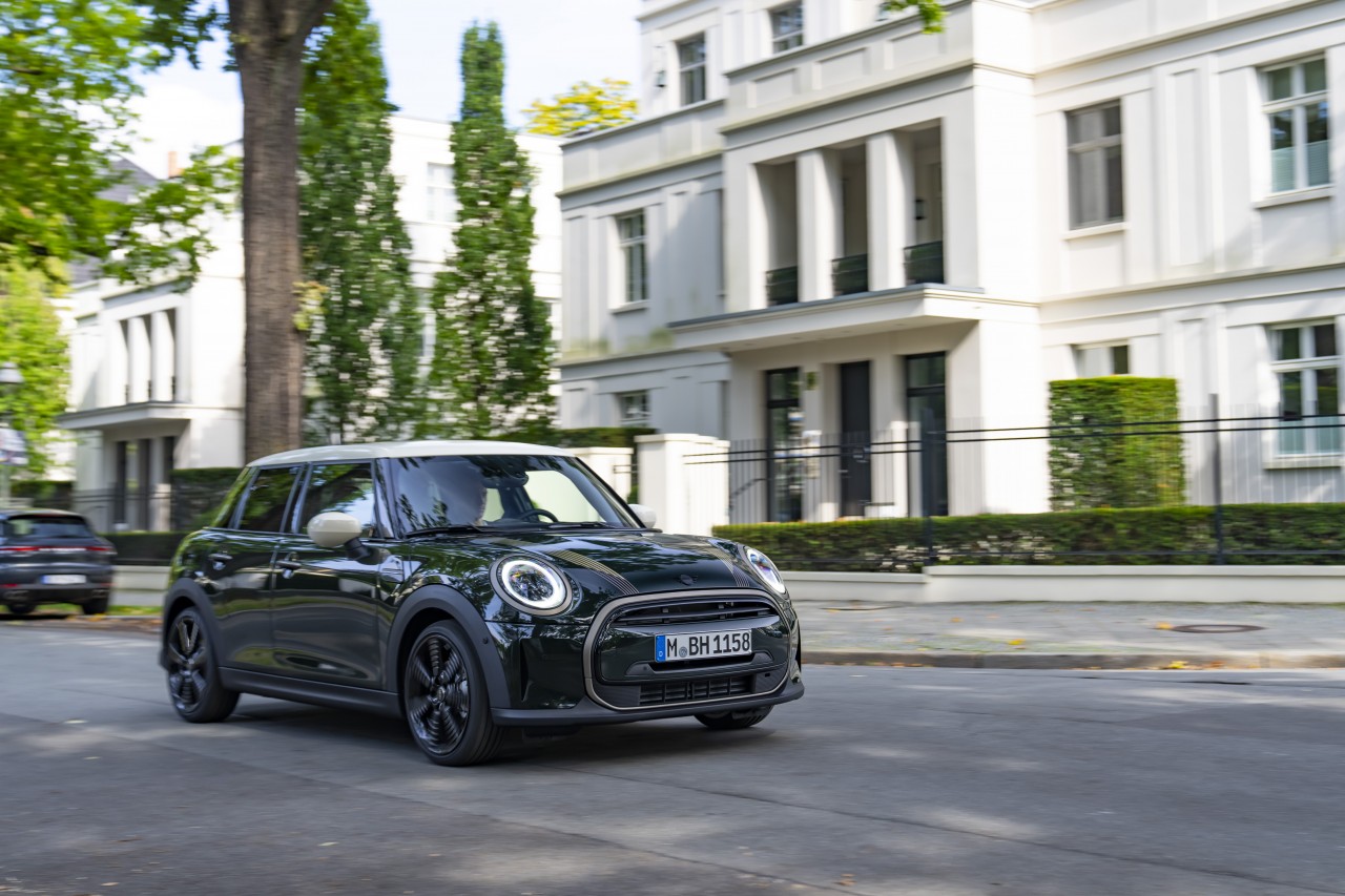 MINI Cooper S 5-Cửa Resolute Edition có mặt tại Việt Nam