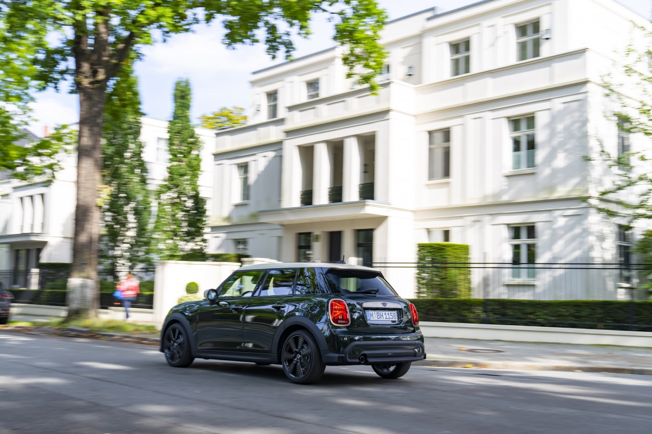 MINI Cooper S 5 Cửa Resolute Edition có mặt tại Việt Nam