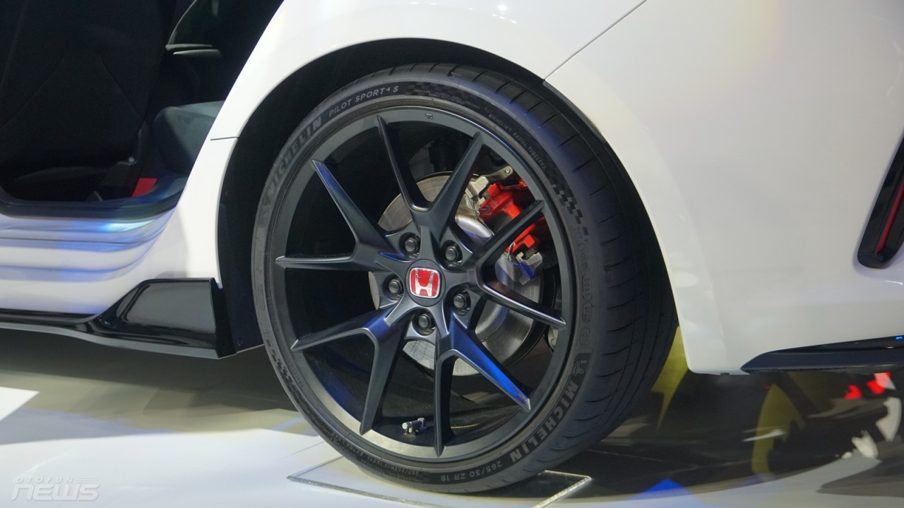 [VMS 2022] Cận cảnh 'Xe đua' Honda Civic Type R công suất 315 mã lực