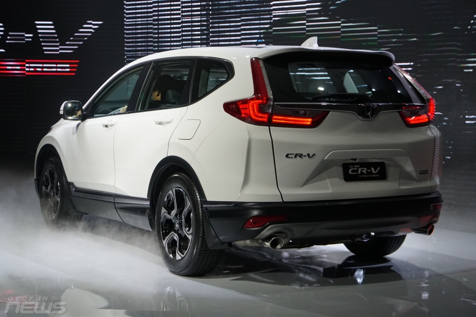 Honda CR-V 2018 sở hữu nhiều điểm mới đáng giá nhưng vẫn thiếu hệ dẫn động AWD honda cr v 2018 so huu nhieu diem moi dang gia nhung van thieu he dan dong awd
