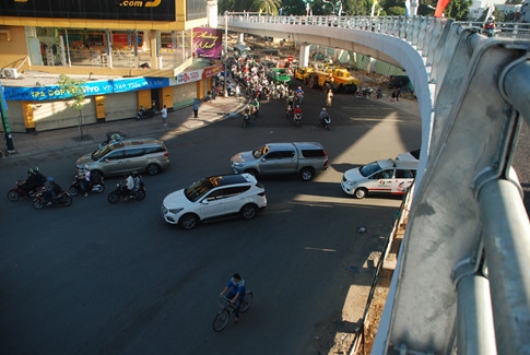 tp ho chi minh cau vuot giam un tac o cua ngo san bay tan son nhat go vap duoc thong xe