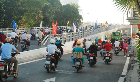 tp ho chi minh cau vuot giam un tac o cua ngo san bay tan son nhat go vap duoc thong xe