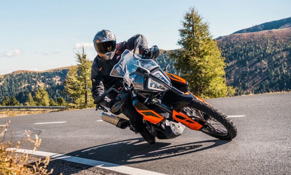KTM Adventure 790: Mô tô địa hình dành cho người thích đi "phượt" ktm adventure 790 mo to dia hinh danh cho nguoi thich di phuot