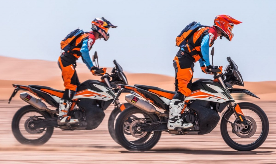 KTM Adventure 790: Mô tô địa hình dành cho người thích đi "phượt" ktm adventure 790 mo to dia hinh danh cho nguoi thich di phuot