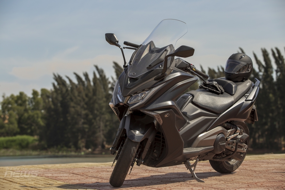 Kymco AK550: Chiếc maxi scooter chạy phố hay đi xa đều “sướng” kymco ak550 chiec maxi scooter chay pho hay di xa deu suong