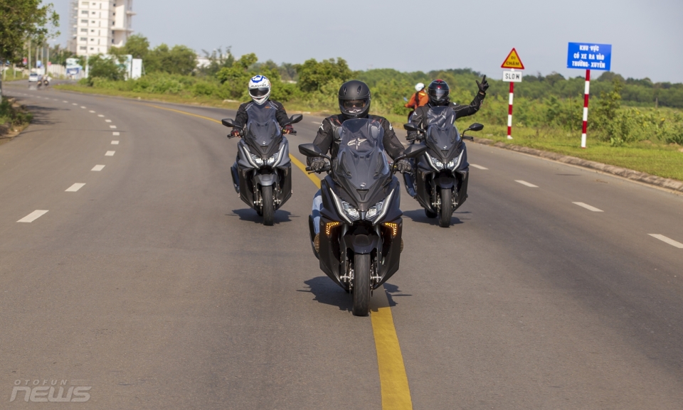 Kymco AK550: Chiếc maxi scooter chạy phố hay đi xa đều “sướng” kymco ak550 chiec maxi scooter chay pho hay di xa deu suong