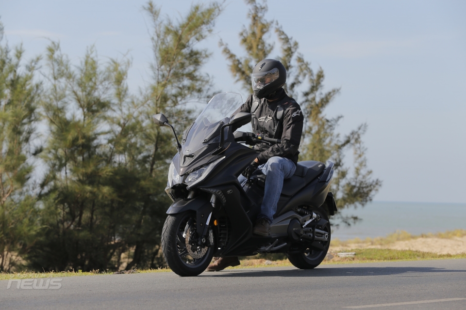 Kymco AK550: Chiếc maxi scooter chạy phố hay đi xa đều “sướng” kymco ak550 chiec maxi scooter chay pho hay di xa deu suong