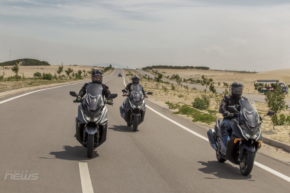 Kymco AK550: Chiếc maxi scooter chạy phố hay đi xa đều “sướng” kymco ak550 chiec maxi scooter chay pho hay di xa deu suong