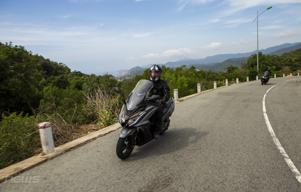 Kymco AK550: Chiếc maxi scooter chạy phố hay đi xa đều “sướng” kymco ak550 chiec maxi scooter chay pho hay di xa deu suong