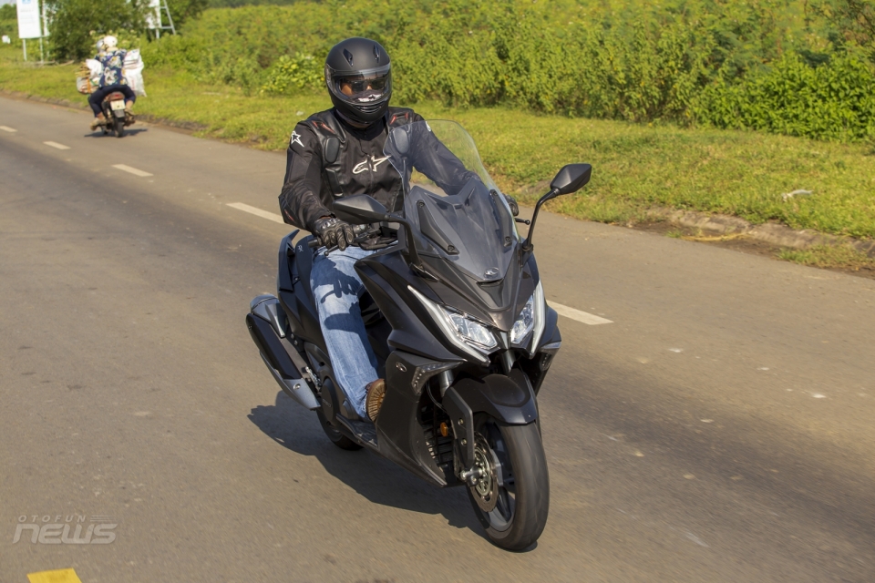 Kymco AK550: Chiếc maxi scooter chạy phố hay đi xa đều “sướng” kymco ak550 chiec maxi scooter chay pho hay di xa deu suong