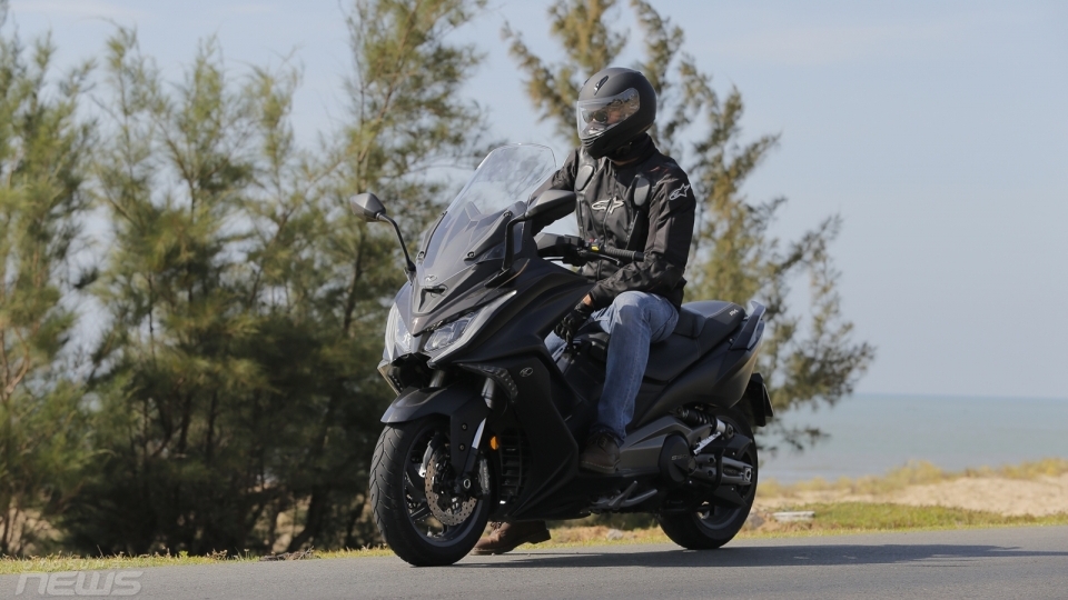 Kymco AK550: Chiếc maxi scooter chạy phố hay đi xa đều “sướng”