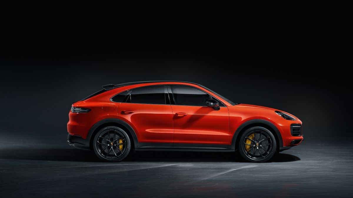 Cặp đôi Porsche Cayenne Coupe 2020 đầu tiên về Việt Nam cap doi porsche cayenne coupe 2020 dau tien ve viet nam