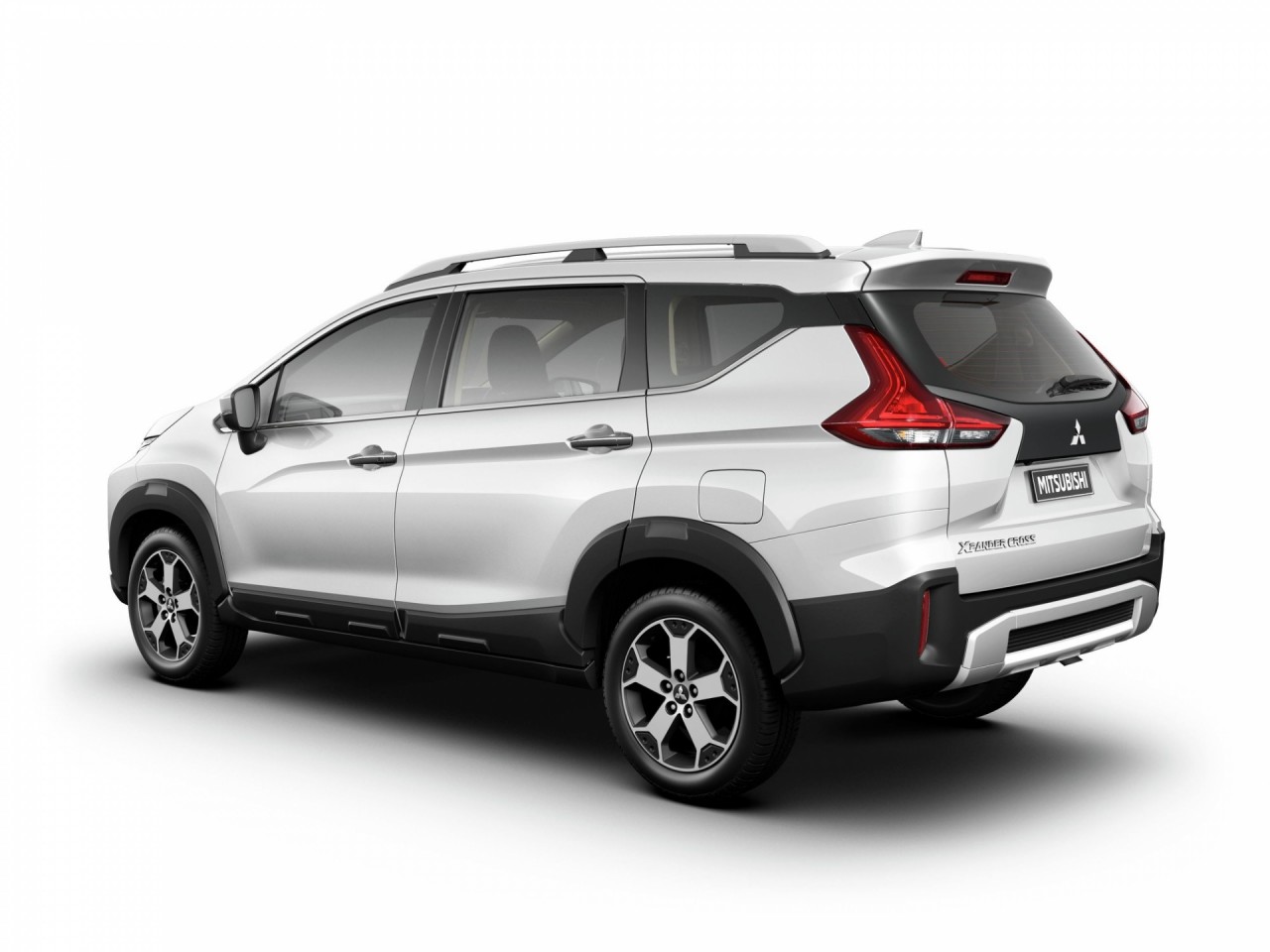 ra mat mitsubishi xpander cross thiet ke ngau hon gia 430 trieu dong