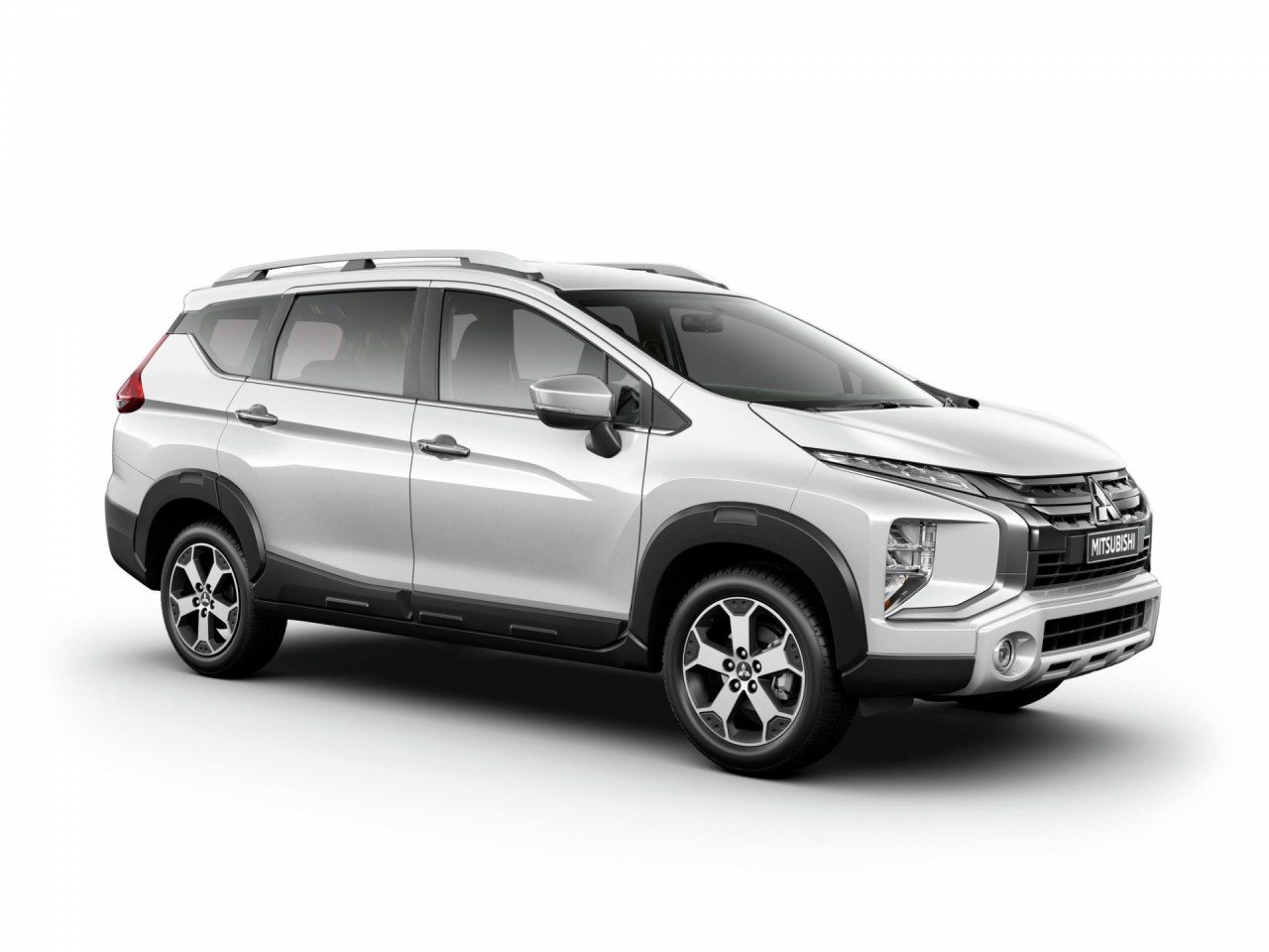 ra mat mitsubishi xpander cross thiet ke ngau hon gia 430 trieu dong