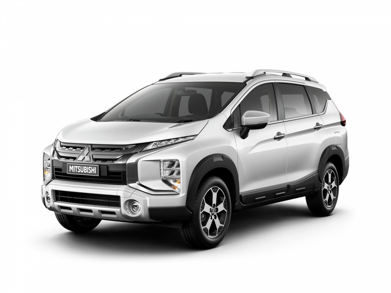 ra mat mitsubishi xpander cross thiet ke ngau hon gia 430 trieu dong