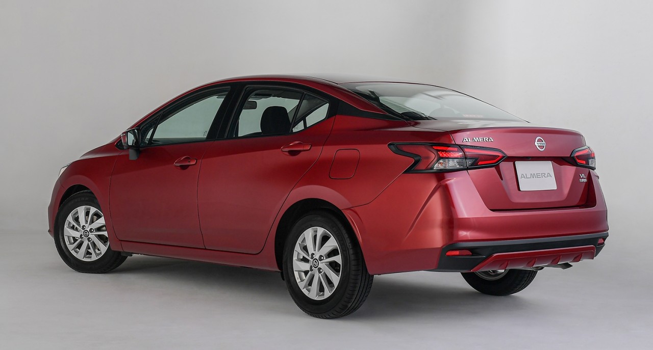ra mat nissan sunny the he moi gia ban 383 trieu dong